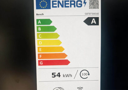 Energieetikett des Bosch Geschirrspülers SBT8TB801E mit Energieeffizienzklasse A und einem Verbrauch von 54 kWh je 100 Spülgänge.