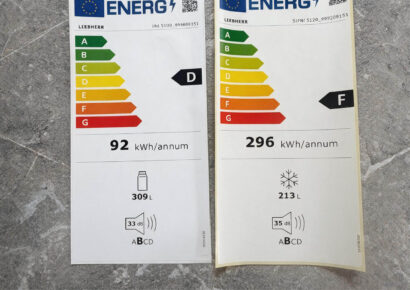 Energieetiketten von Liebherr Kühl- und Gefriergeräten mit Energieeffizienzklassen D und F, 309 Litern Kühlraum, 213 Litern Gefriervolumen sowie 92 und 296 kWh Jahresverbrauch.
